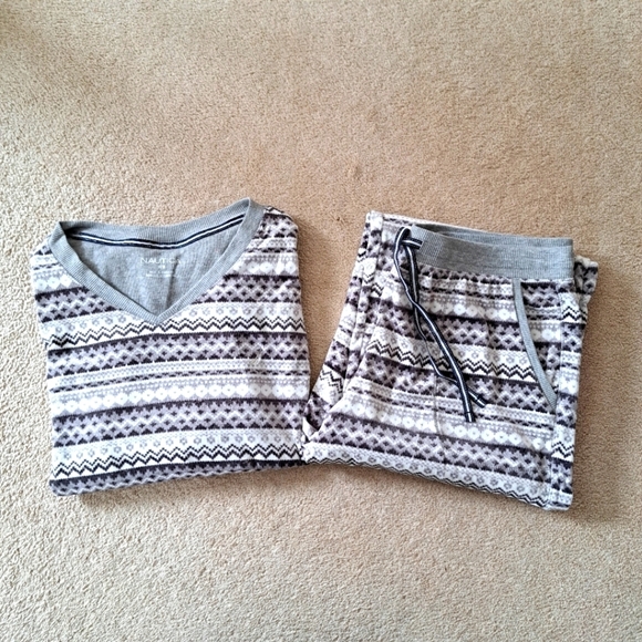 Nautica Pajama Set - 2  Piece Fleece Set Long Sleeved Soft Size Medium NWOT - Picture 13 of 13